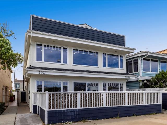 Townhouse for sale in Corona Del Mar, California