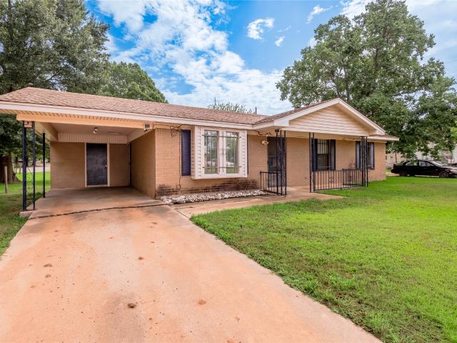 House for sale in Crockett, Texas