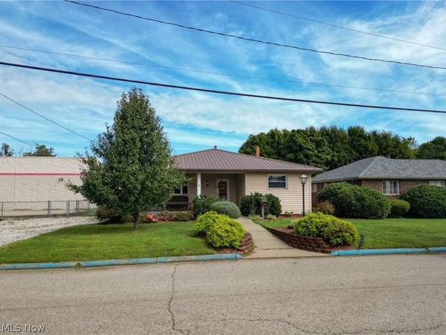 House for sale in Saint Marys, West Virginia