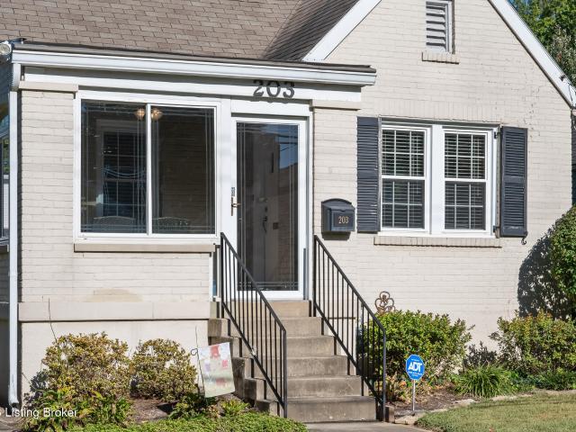 House for sale in Metro Council District 9, St. Matthews