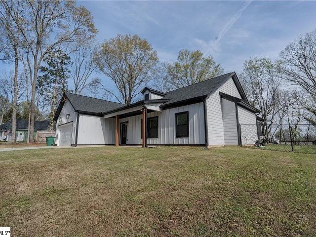 House for sale in Clinton, South Carolina