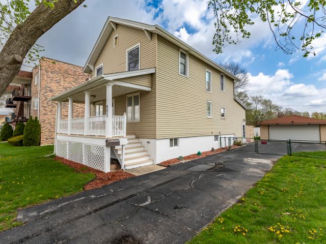 House for sale in Thornton, Illinois