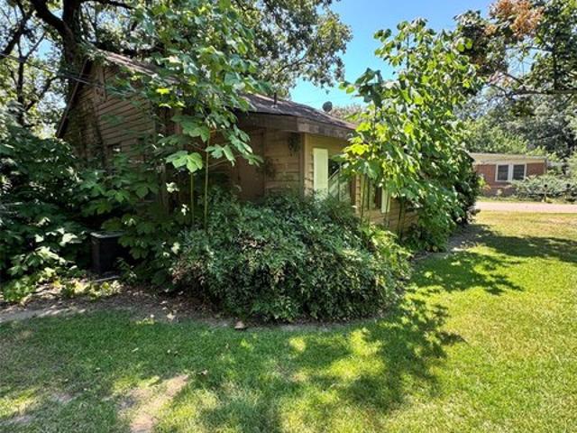 House for sale in Hooks, Texas