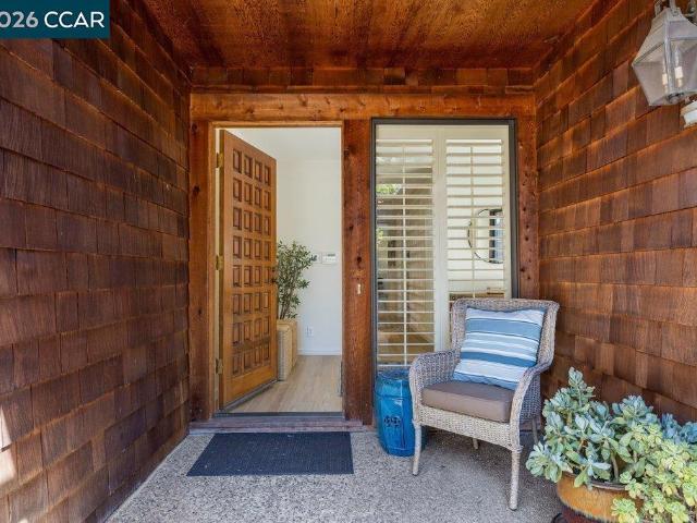 Townhouse for sale in Orinda, California