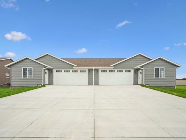 Condo for sale in Newhall, Iowa