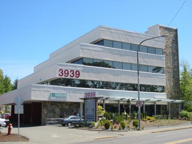 Commercial for rent in Quadra, Saanich