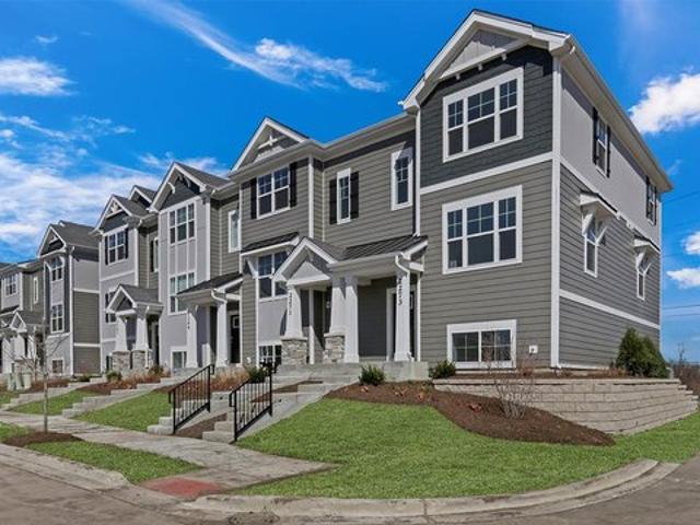 Townhouse for sale in Mundelein, Illinois