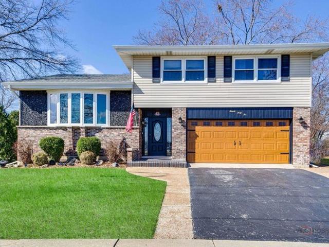 House for sale in Arlington Heights, Illinois