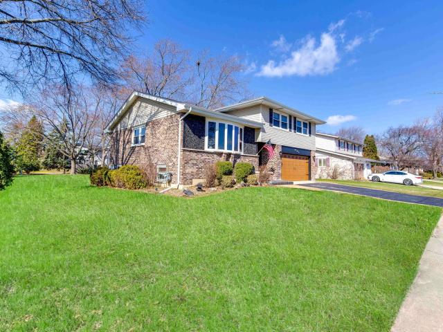 House for sale in Arlington Heights, Illinois