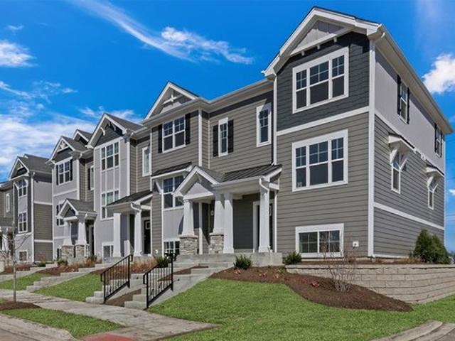 Townhouse for sale in Mundelein, Illinois