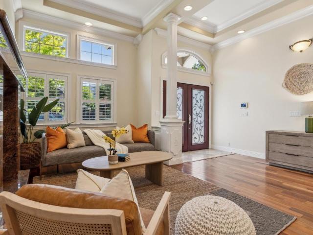 House for sale in Saratoga