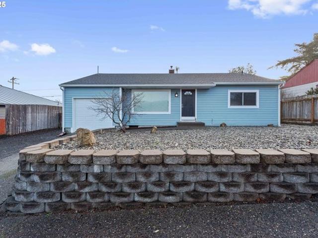 House for sale in North Bend, Coos County