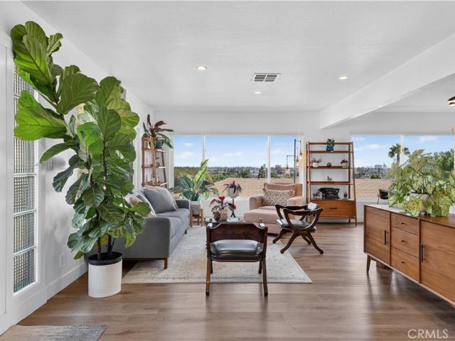 House for sale in Signal Hill, California