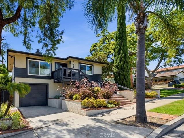 House for sale in Signal Hill, California