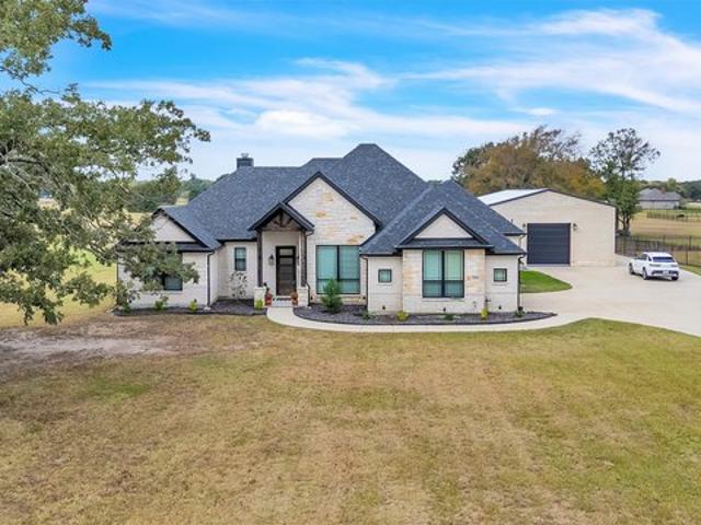 House for sale in Wills Point, Texas