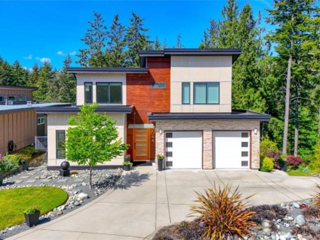 House for sale in Highlands, British Columbia