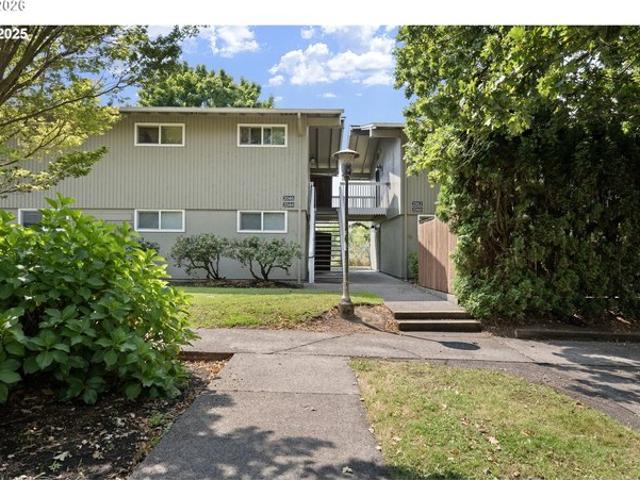 Condo for sale in Westmoreland Village Apartments, Eugene