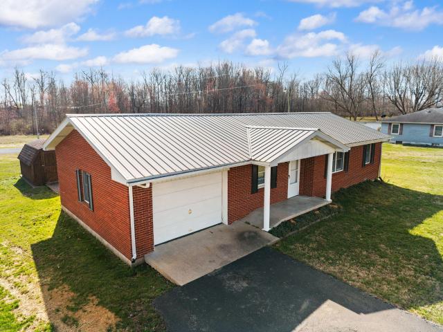 House for sale in Webbs Cross Roads, Russell Springs