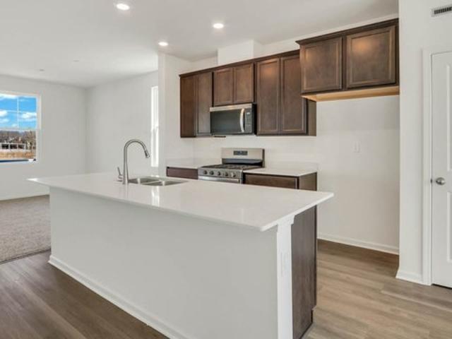 Townhouse for sale in Mundelein, Illinois