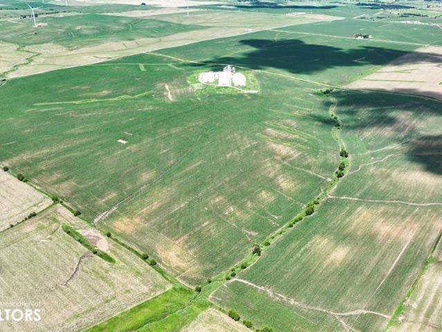 Farm for sale in Deep River, Iowa