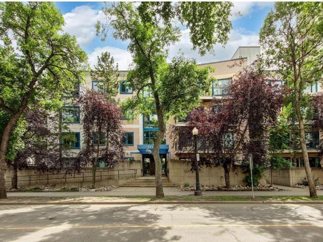 Apartment for sale in Wedgewood, Alberta