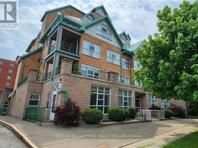 Condo for sale in Downtown Stoney Creek, Hamilton