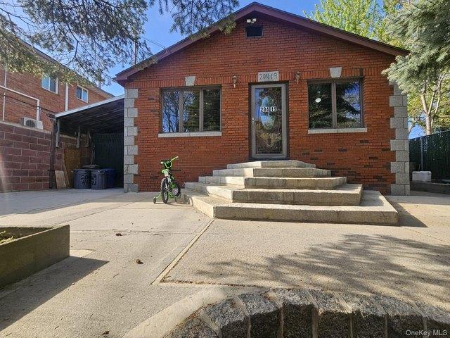House for sale in Queens, Arverne