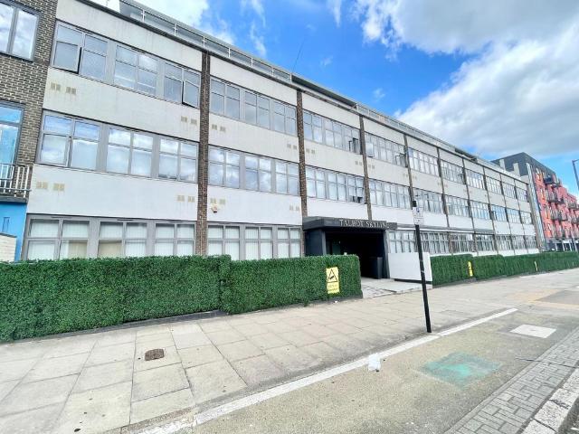 Apartment for rent in London Borough of Harrow, Greater London