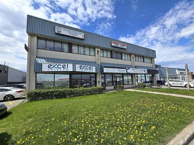 Commercial for rent in Chomedey, Laval (région administrative)