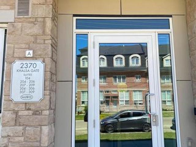 Townhouse for rent in Oakville, Ontario