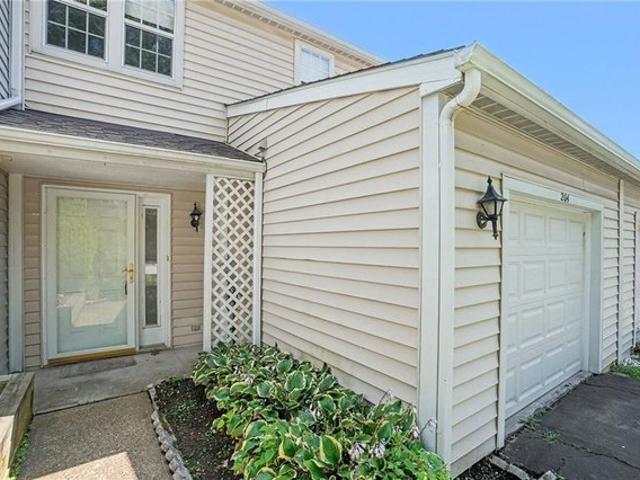 Townhouse for sale in Pittsburg, Pennsylvania