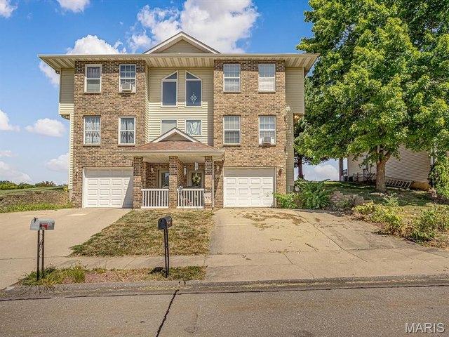 Townhouse for sale in Monroe, Illinois
