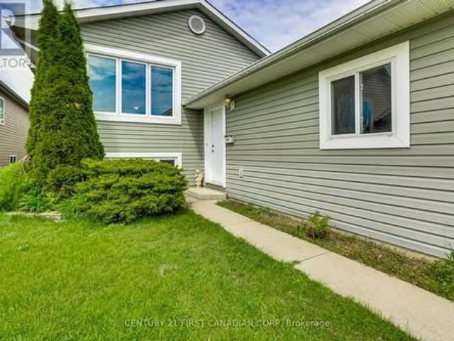 House for sale in Strathroy-caradoc, Ontario