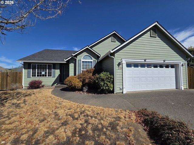 House for sale in Sutherlin, Douglas County