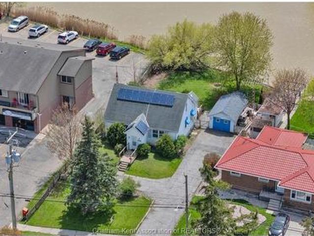 House for sale in Chatham–kent, Ontario