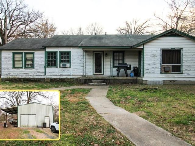 House for sale in Hooks, Texas