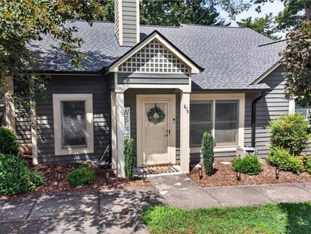 Townhouse for sale in Pfafftown, North Carolina