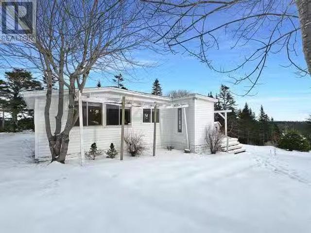 House for sale in Salmonier, Newfoundland And Labrador