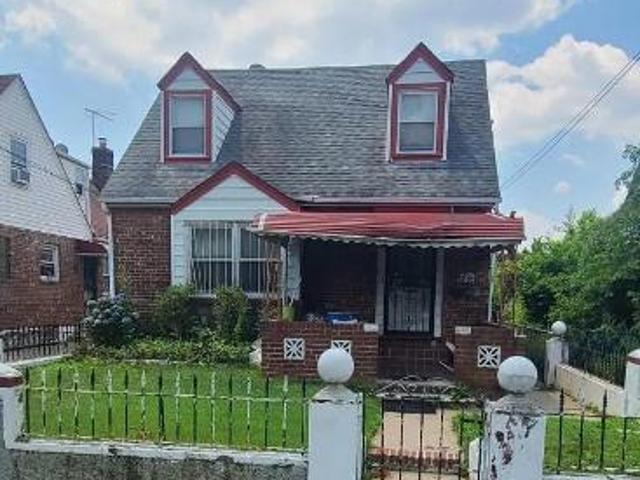 House for sale in Queens, Arverne