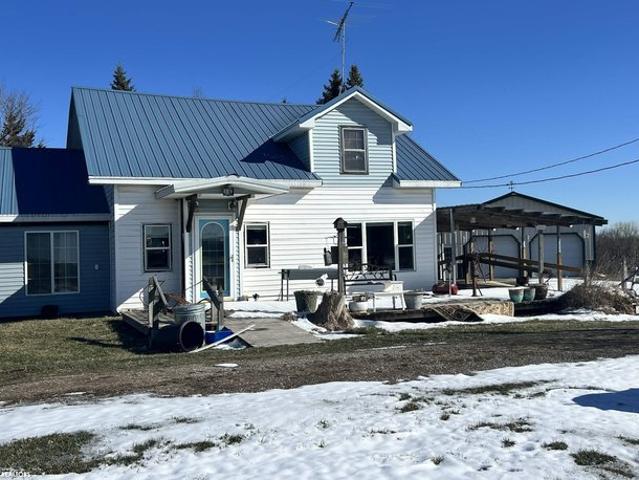 House for sale in Cincinnati, Iowa