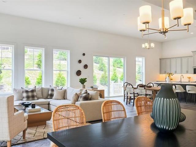 Condo for sale in Baldwin Place, New York