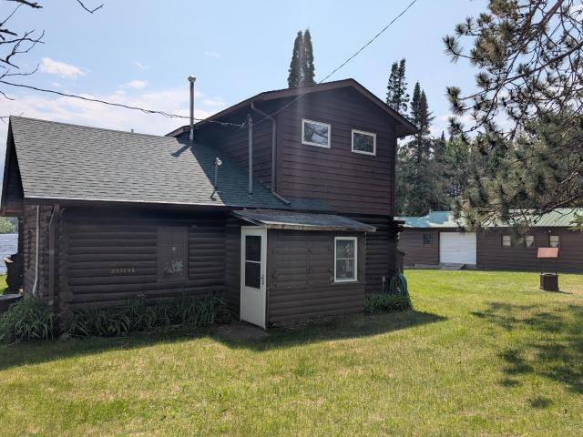 House for sale in Pine Lake