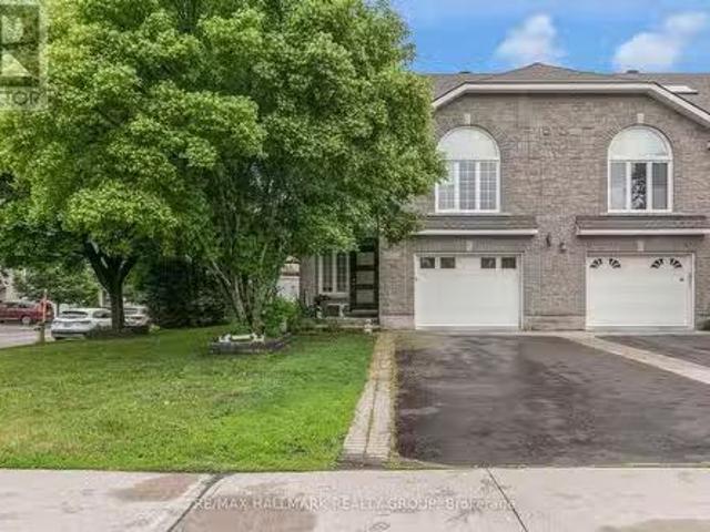 Condo for sale in Orléans Village - Châteauneuf, Ottawa