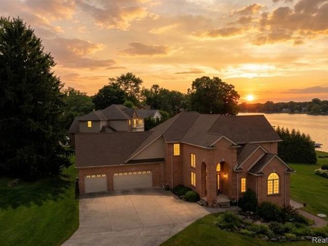 House for sale in Waterford, Michigan