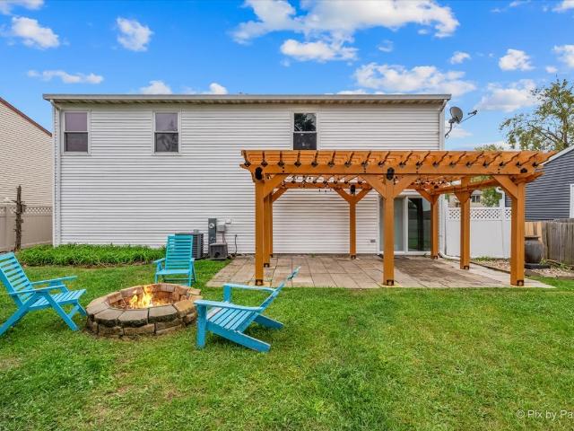 House for sale in Court Homes of Frankfort Square, Frankfort