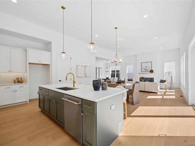 Condo for sale in Baldwin Place, New York