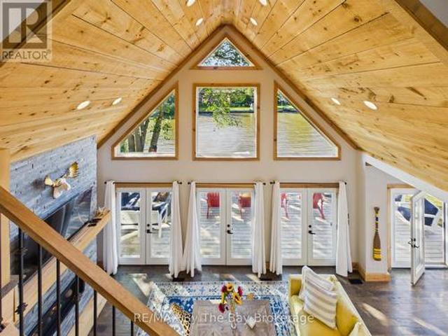 House for sale in Wasaga Beach, Central Ontario