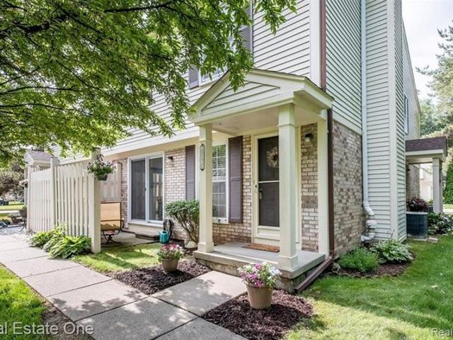 Townhouse for sale in Walled Lake, Michigan