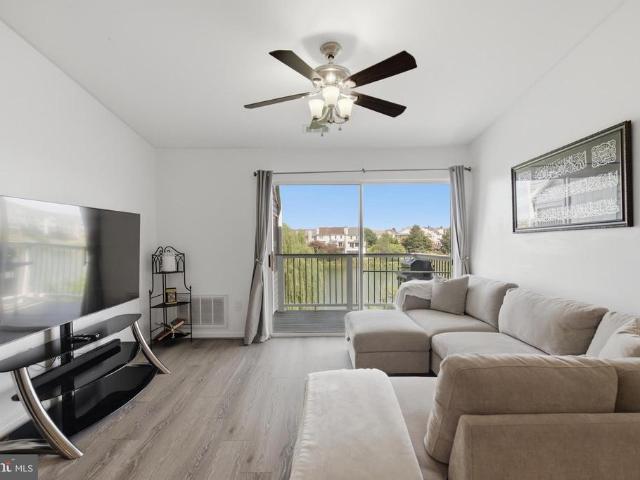 Condo for sale in Ashburn Village, Ashburn