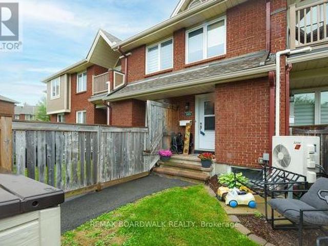 Townhouse for sale in Fallingbrook, Ottawa